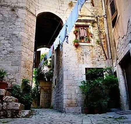 Lana * Trogir
