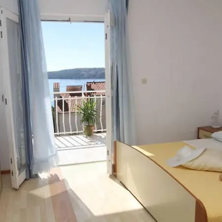 Lana Apartment *