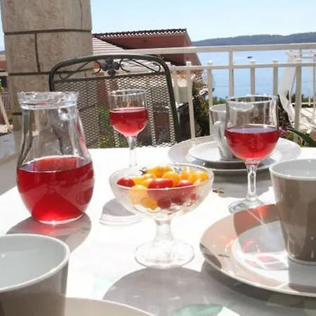 Lana Trogir